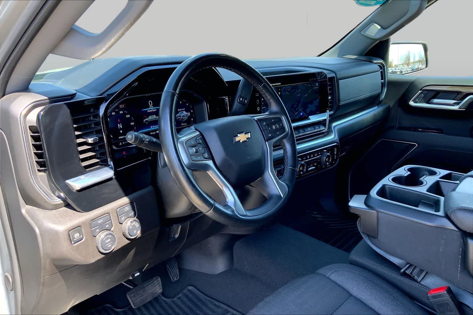 Used 2025 Sterling Gray Metallic Chevrolet LT image 28