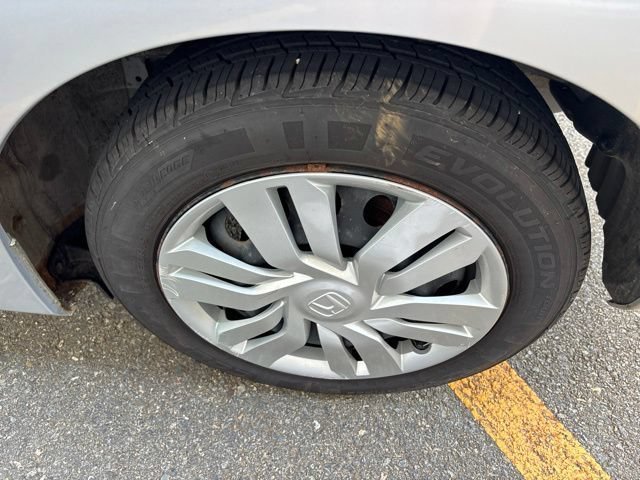 Used 2015 Alabaster Silver Metallic Honda LX image 11