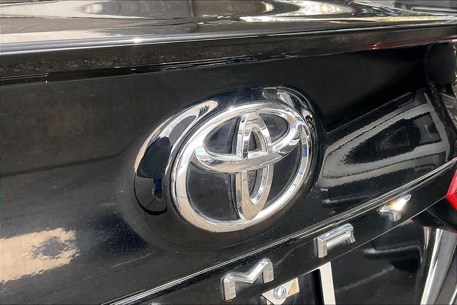 Used 2022 Midnight Black Metallic Toyota SE image 31