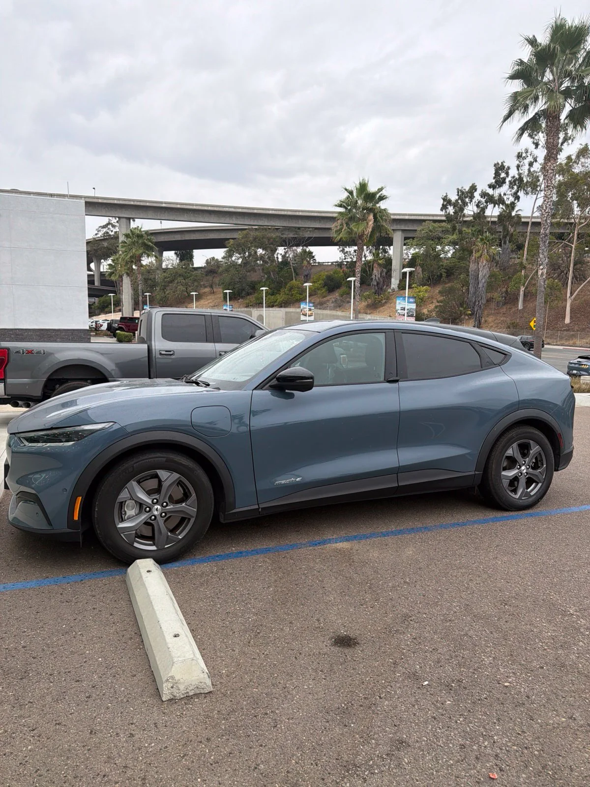 Used 2023 Blue Ford Select image 2