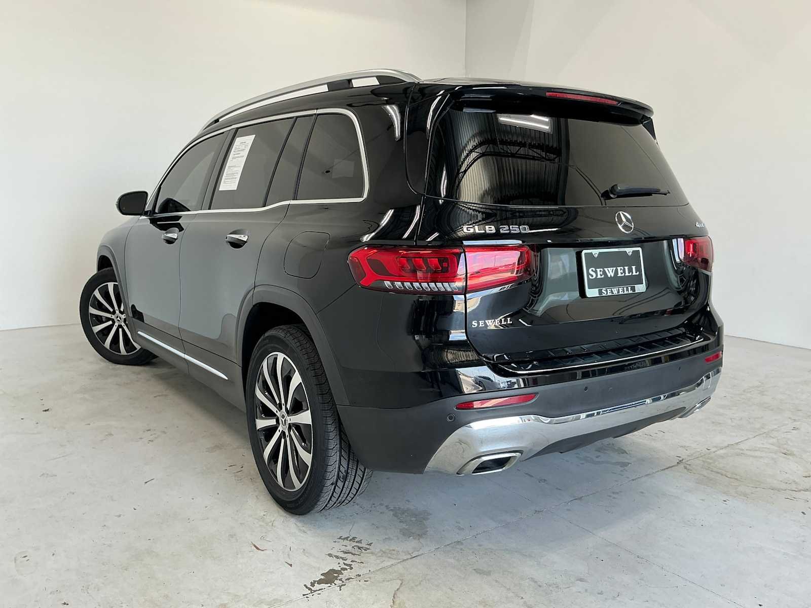 Used 2023 Night Black Mercedes-Benz GLB 250 image 6