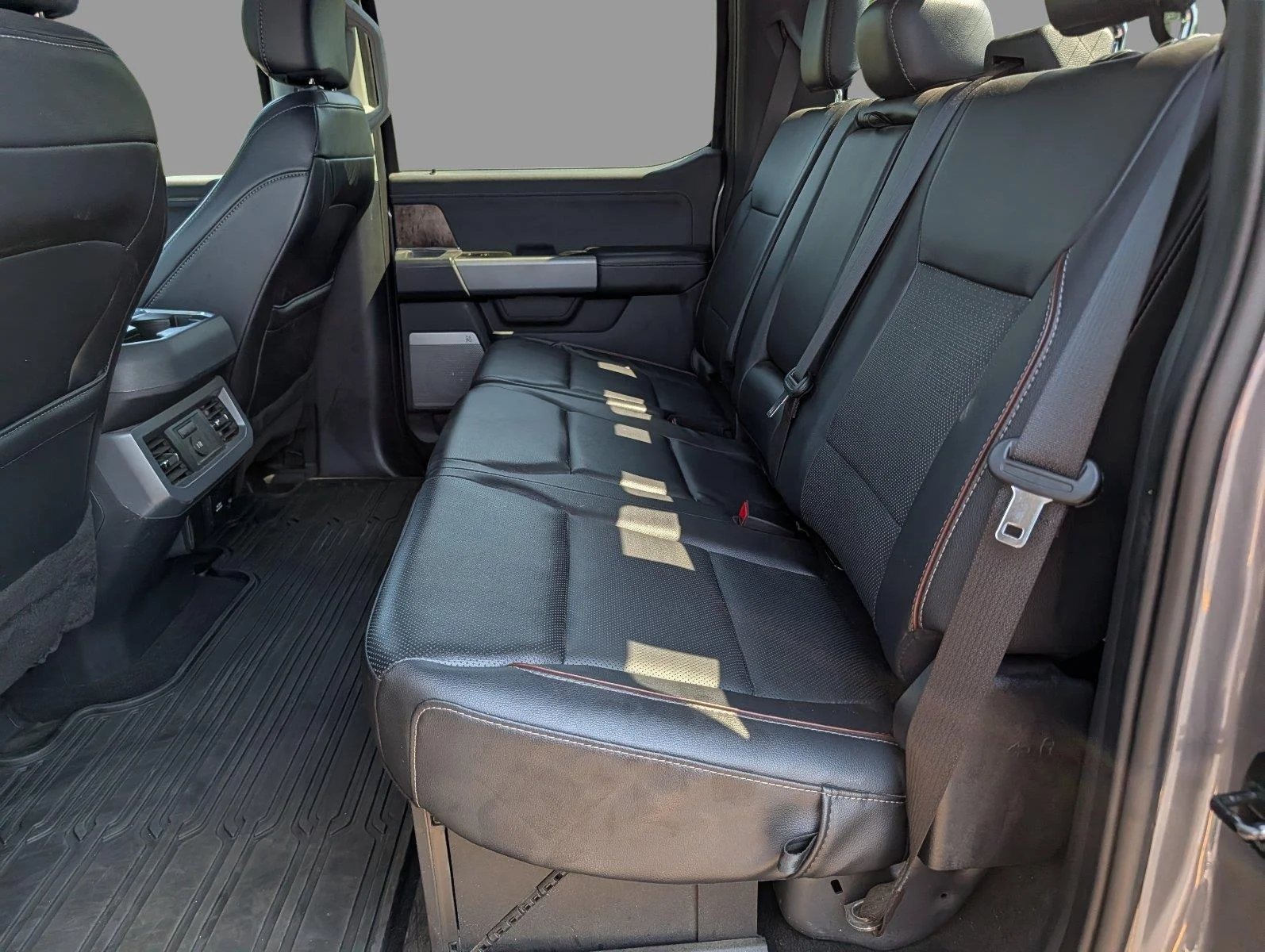 Used 2024 Carbonized Gray Ford Lariat image 35