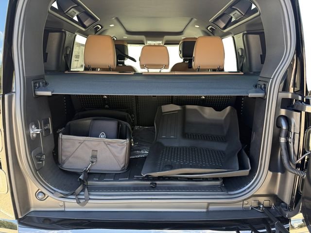 New 2026 Carpathian Grey Land Rover X-Dynamic SE image 18