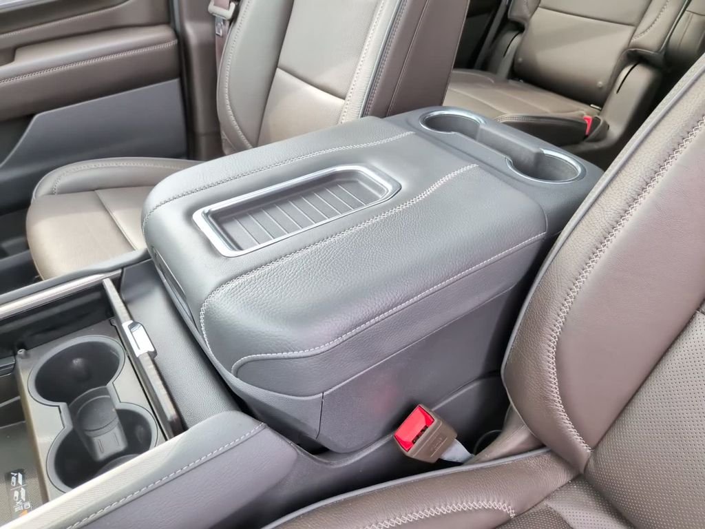 Used 2024 White GMC Denali image 28