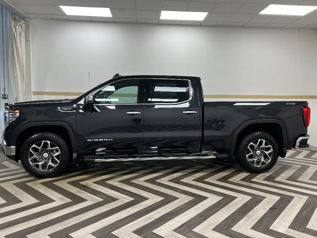 2026 GMC Sierra 1500 SLT - Photo 3