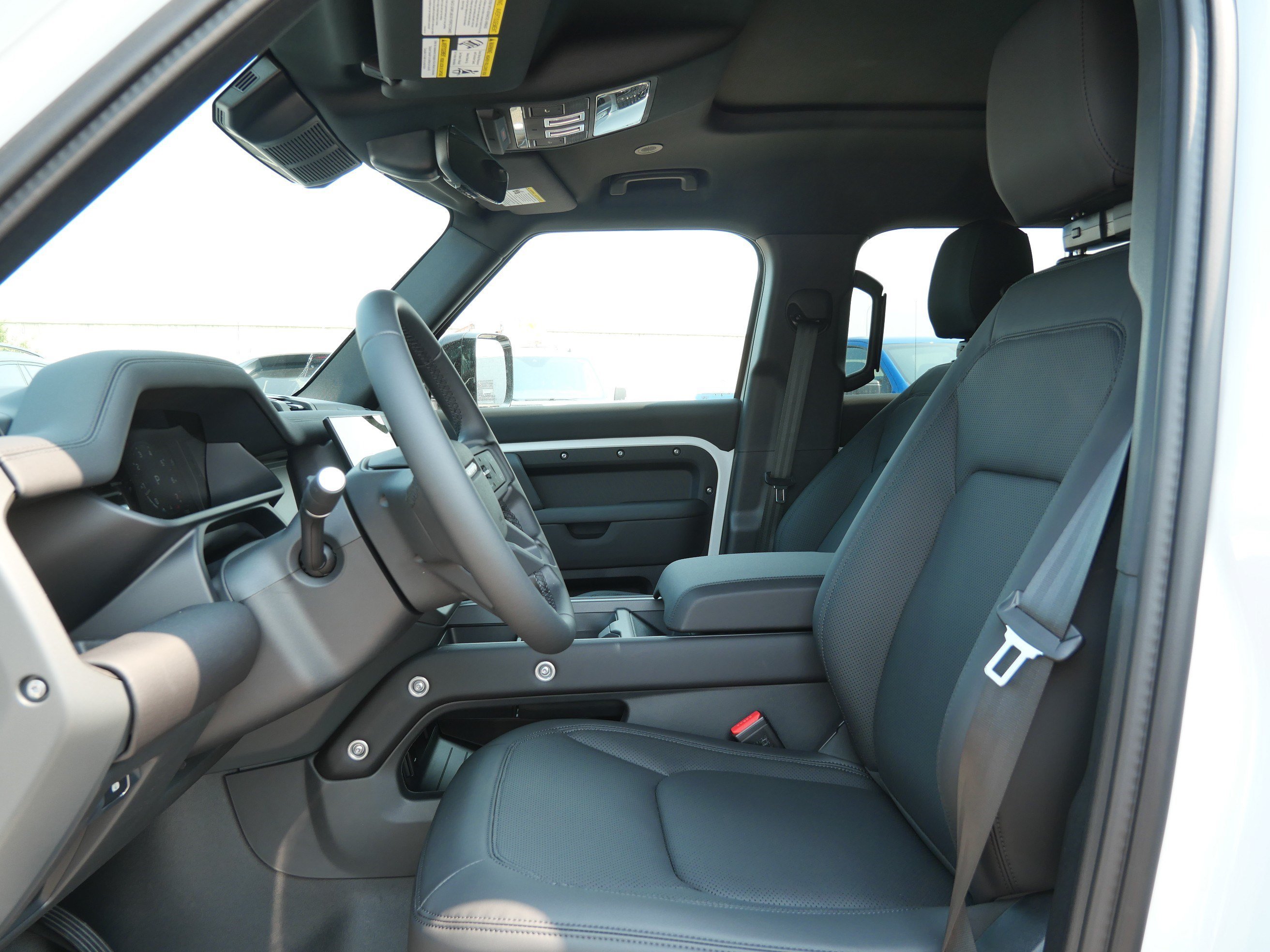 New 2026 Fuji White Land Rover X-Dynamic SE image 3