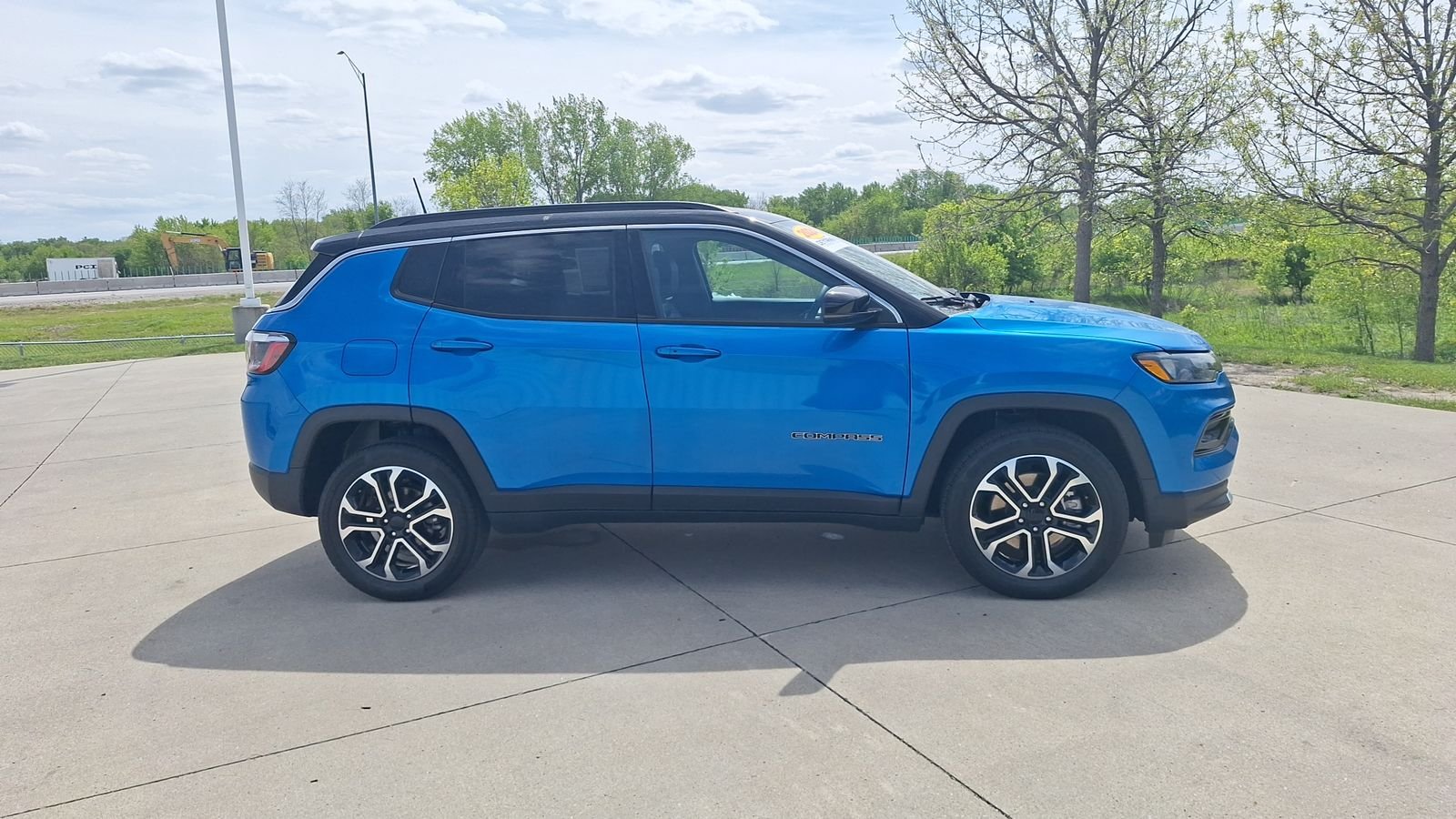 Used 2024 Blue Jeep Limited image 3