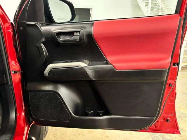 Used 2022 BARCELONA RED MET. Toyota  image 22