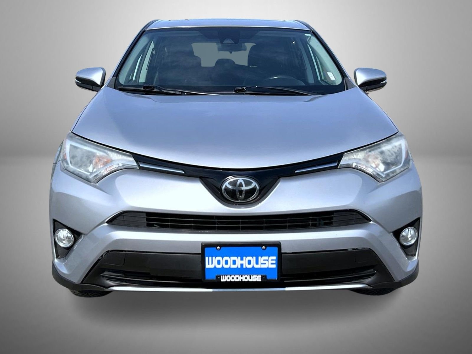 Used 2018 Silver Toyota XLE image 2