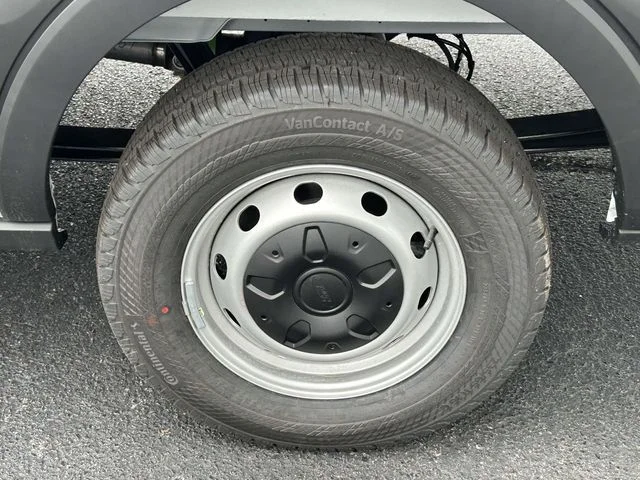 New 2026 Oxford White Ford Base image 7
