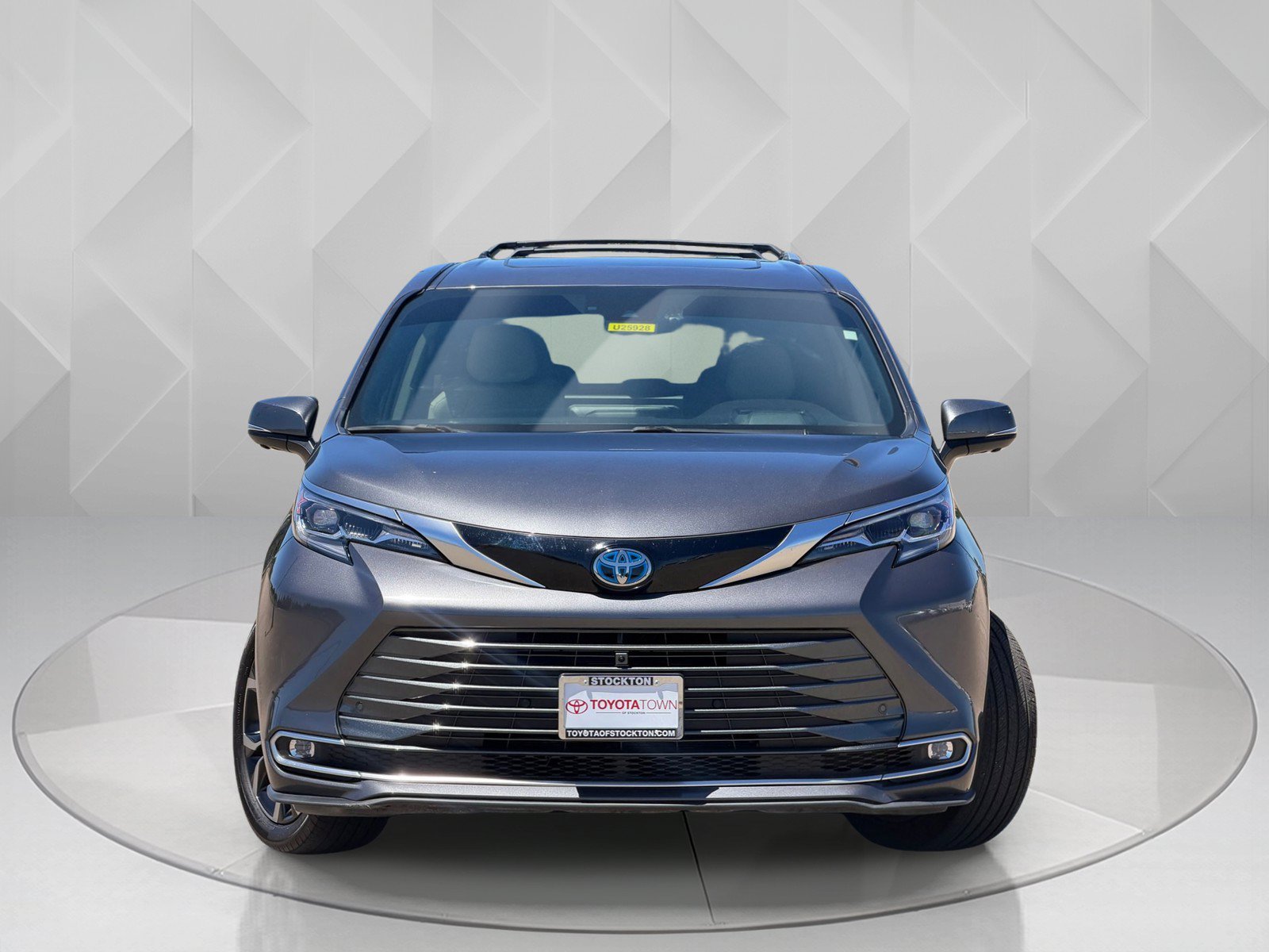 Certified Used 2025 Magnetic Gray Metallic Toyota Platinum image 5
