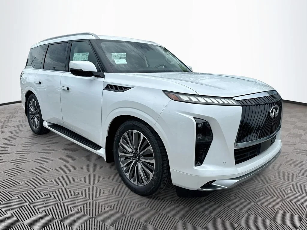 New 2027 RADIANT WHITE INFINITI Luxe 4WD image 3