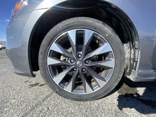 Used 2018 Gray Nissan SR image 10