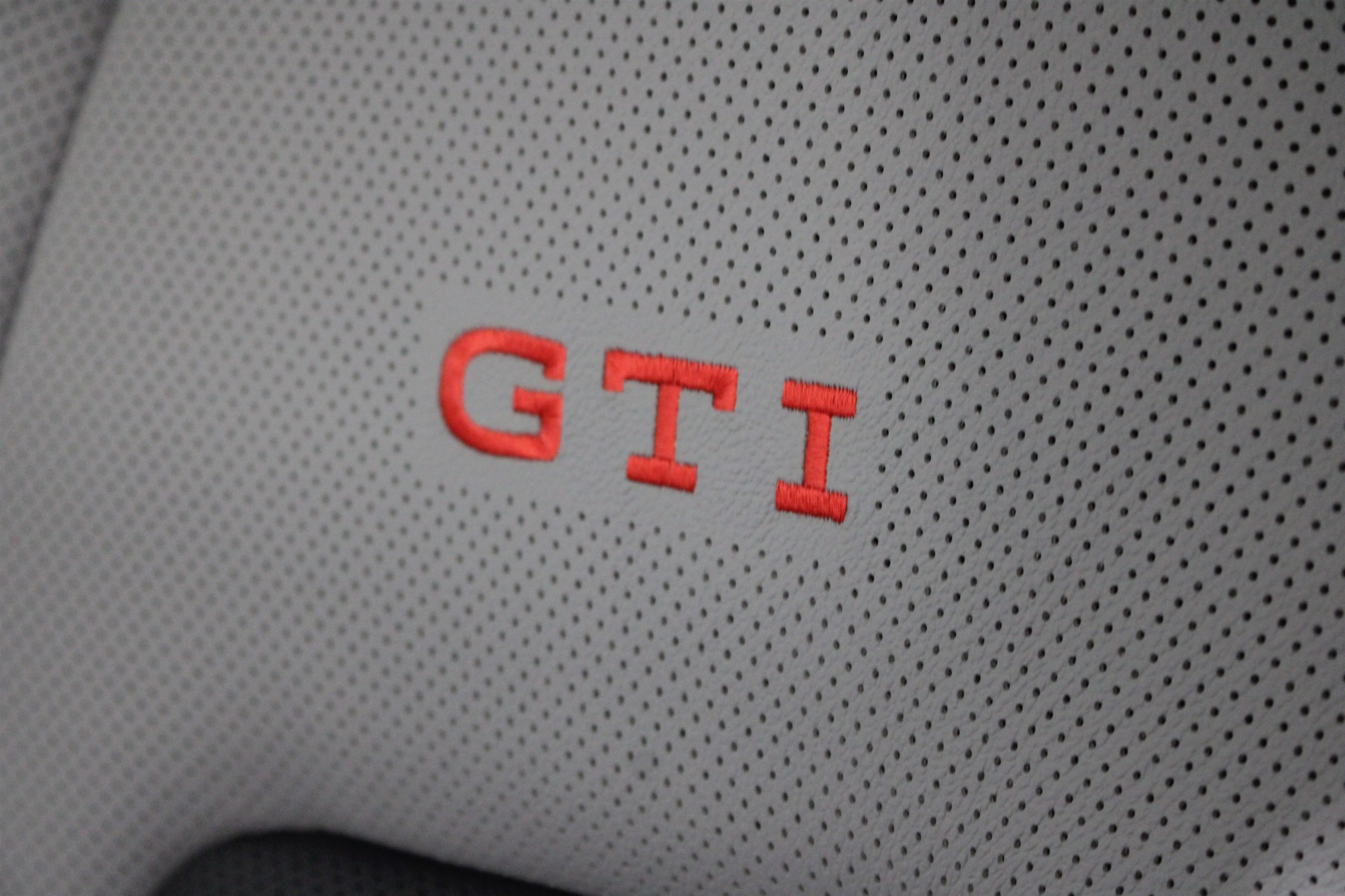 2025 Volkswagen Golf GTI SE - Photo 5