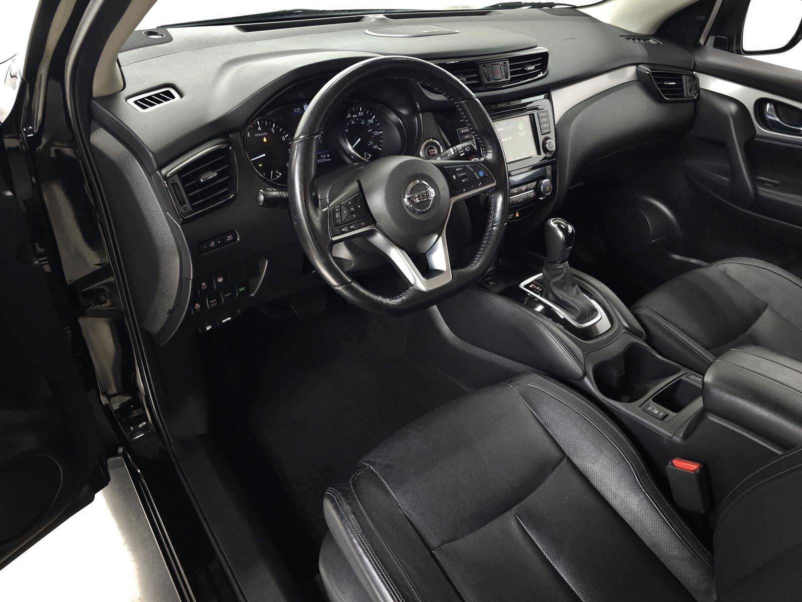 Used 2020 Magnetic Black Pearl G41 Nissan SL image 14