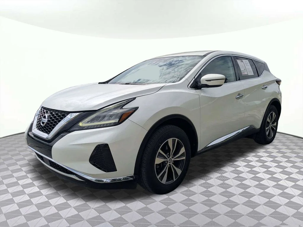 Used 2020 White Nissan S image 7