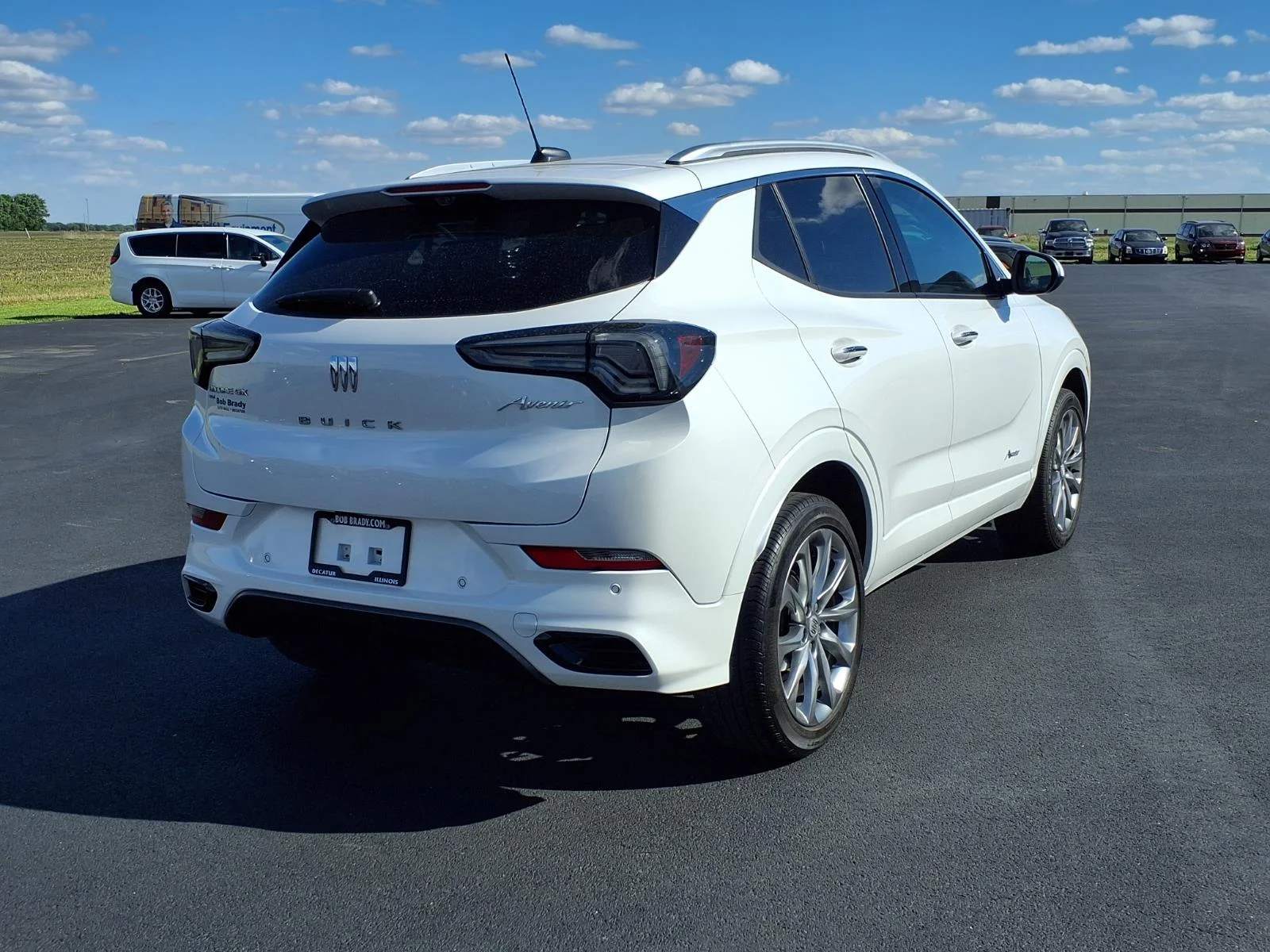 Used 2024 White Frost Tricoat Buick Avenir image 17