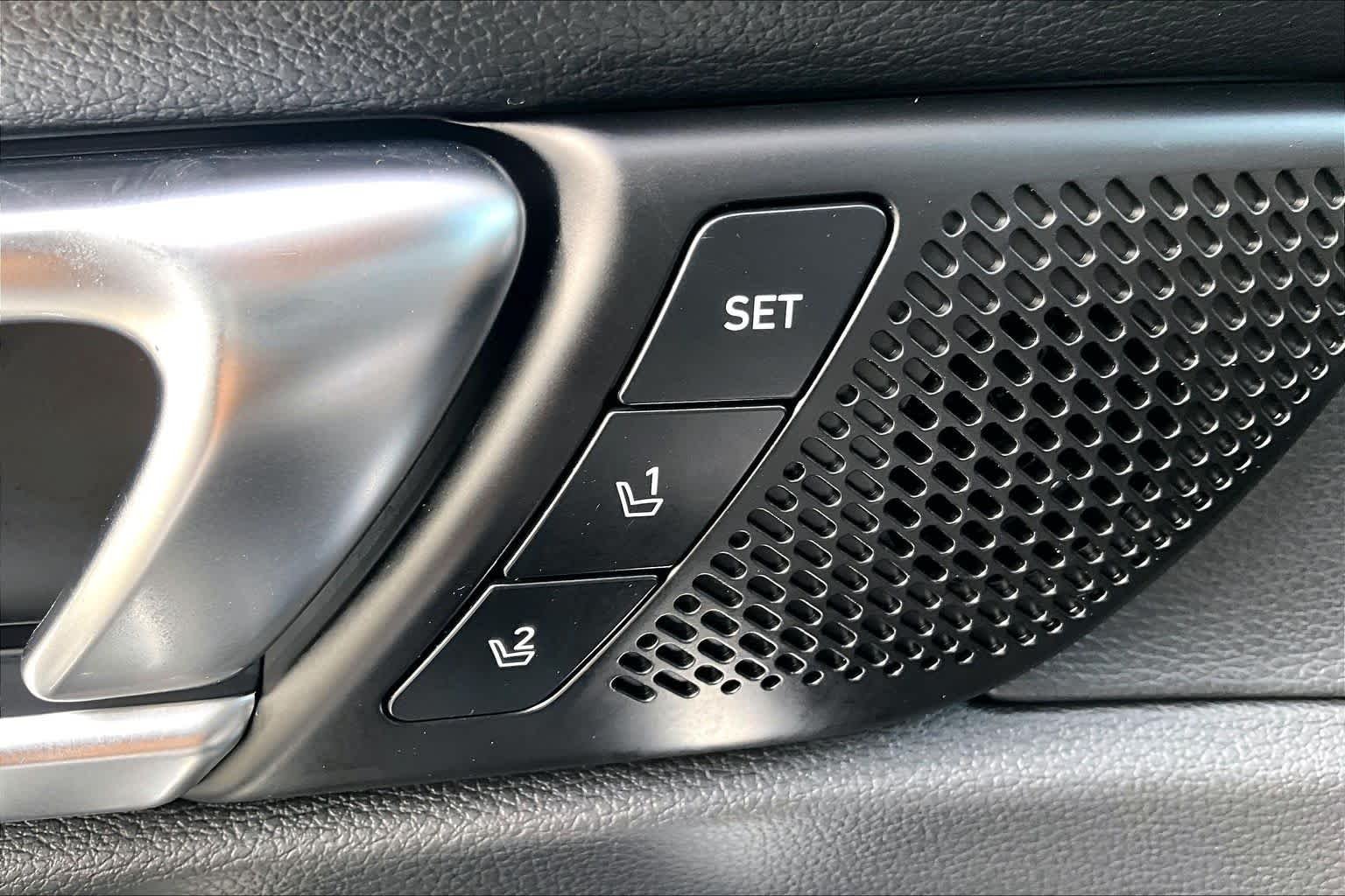 Used 2022 Glacial White Pearl Kia SX image 33
