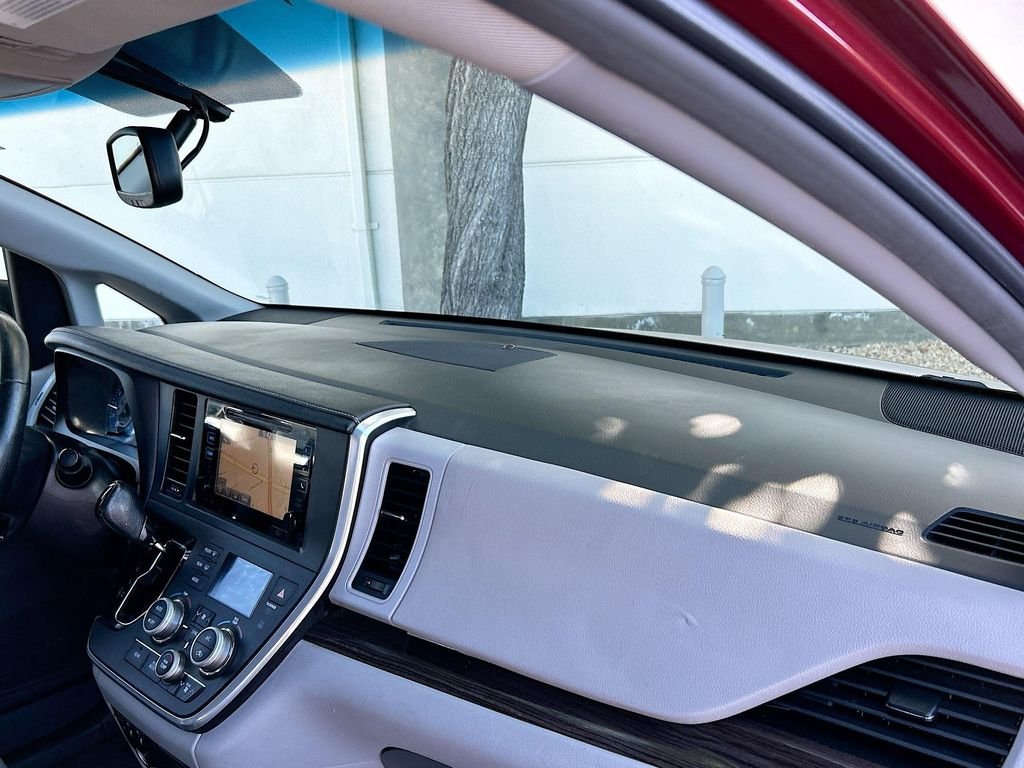 Used 2015 Salsa Red Pearl Toyota XLE image 31