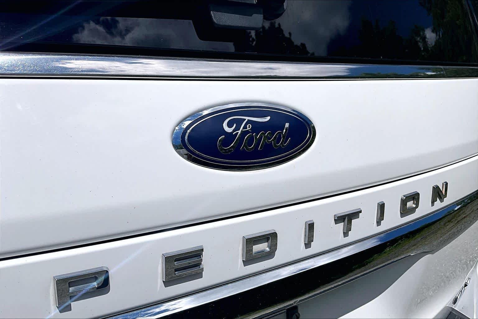 Certified Used 2023 Oxford White Ford Limited image 43