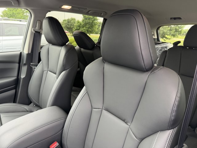 New 2026 CRYSTAL WHITE PEARL Subaru Premium 7-Passenger image 12