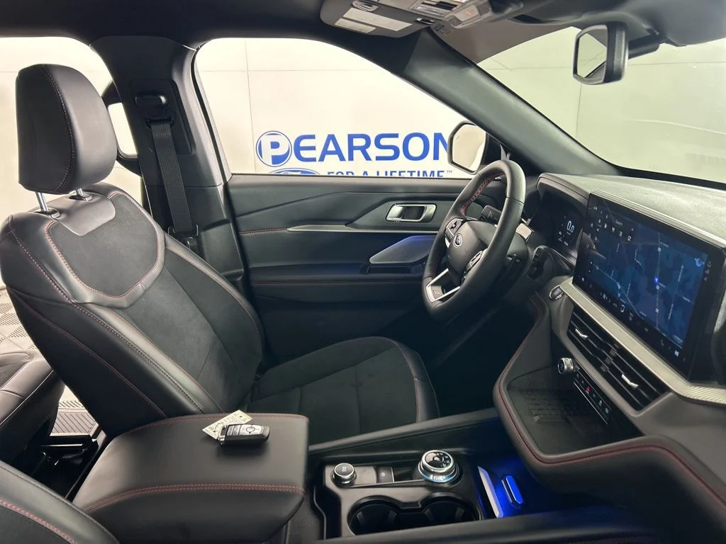 2025 Ford Explorer ST - Photo 31