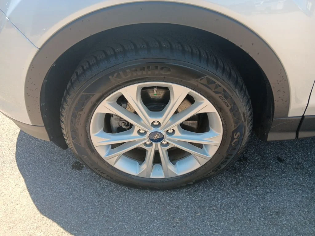 Used 2019 Ingot Silver Metallic Ford SE image 10