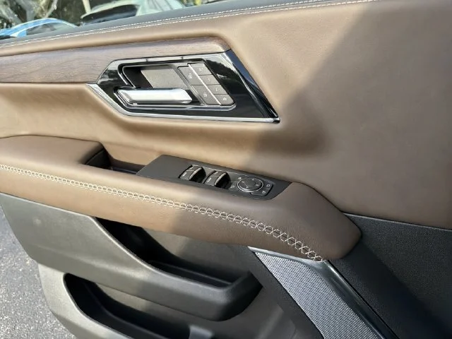 New 2027 Glacier White Tricoat GMC Denali Ultimate image 24