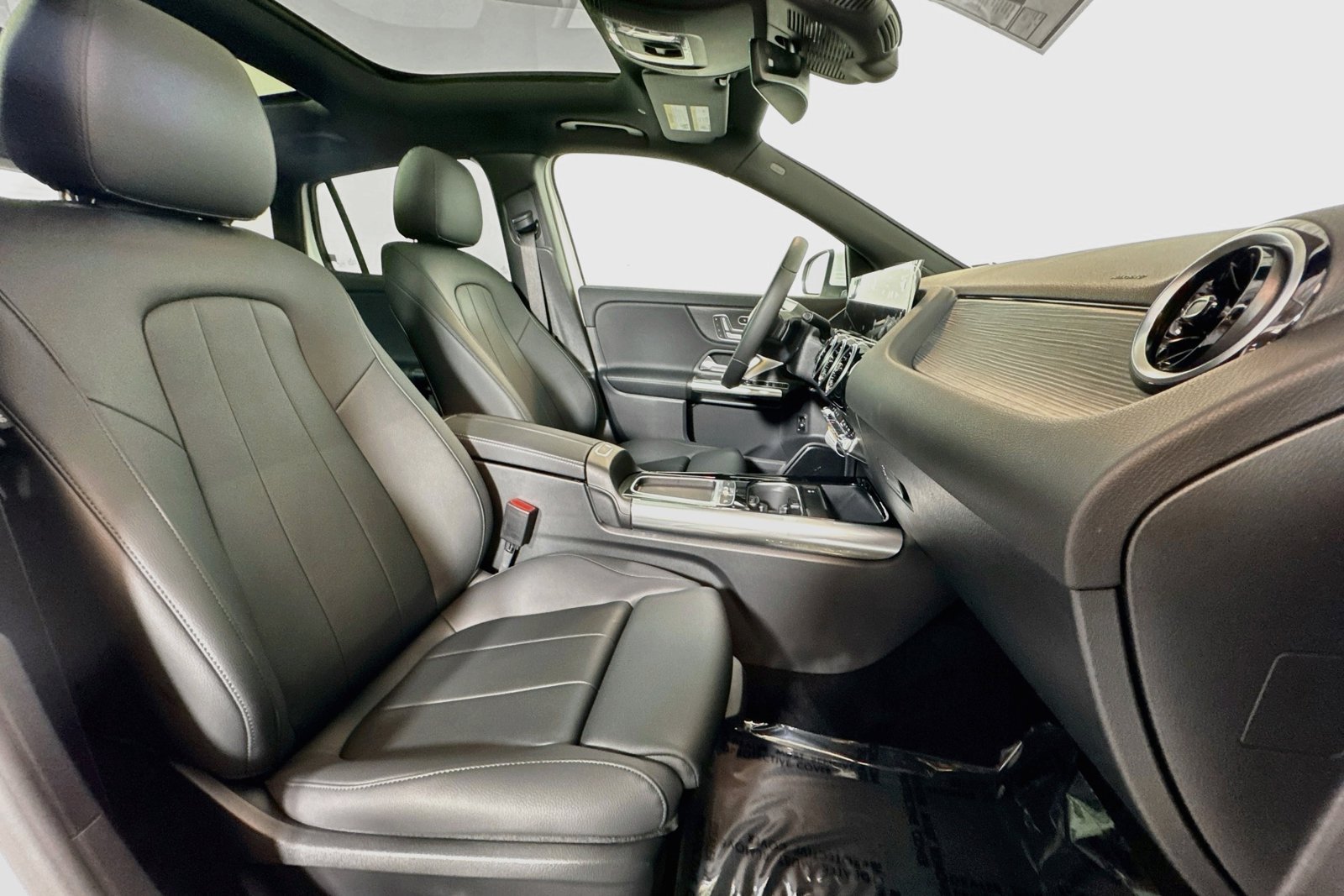New 2026 Polar White Mercedes-Benz GLA 250 image 26