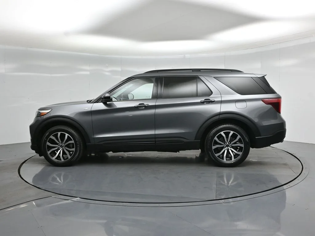 Certified Used 2022 Gray Ford ST-Line image 24