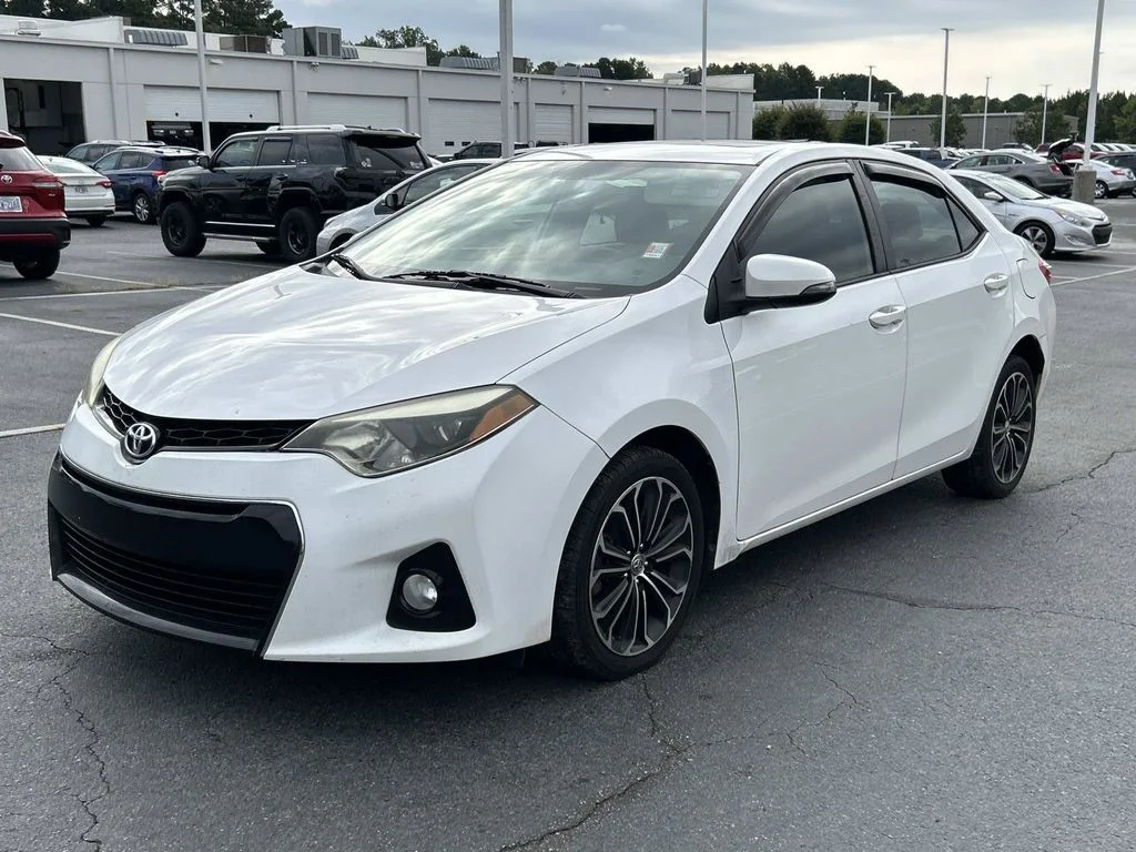 Used 2016 White Toyota S Premium image 3