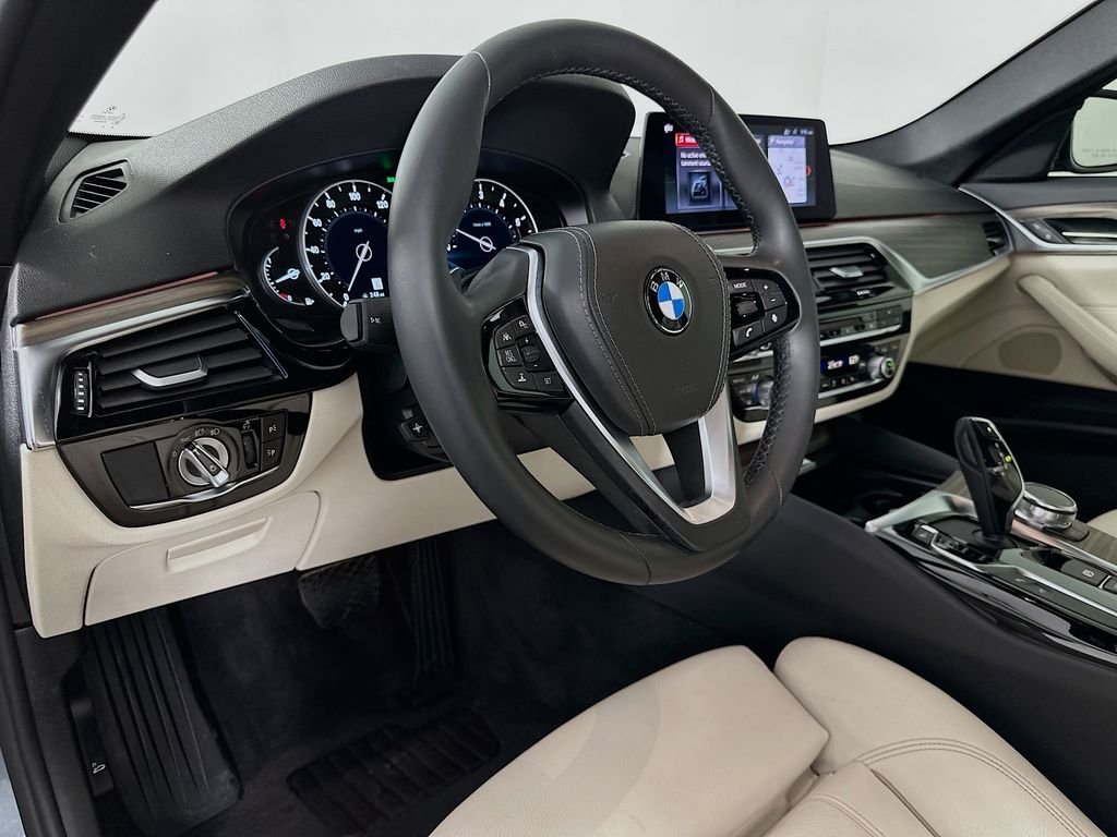 Used 2019 Bluestone Metallic BMW 530i image 9