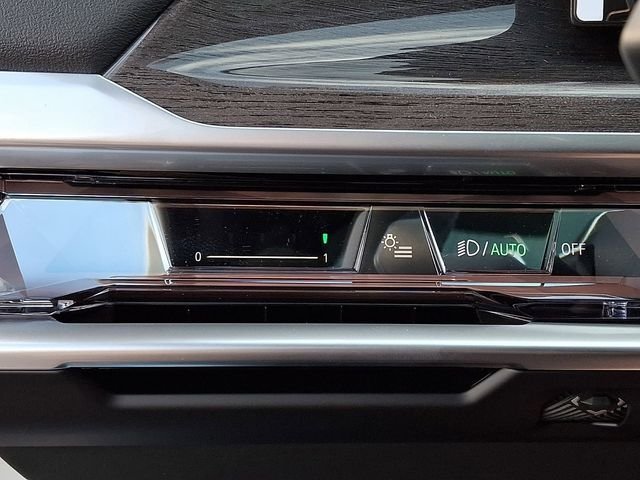 New 2026 Mineral White Metallic BMW 760i xDrive image 19