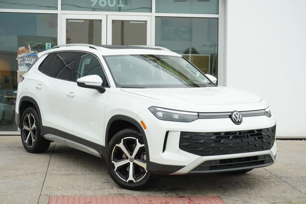 Certified Used 2026 White/off-white Volkswagen 2.0T SE image 5
