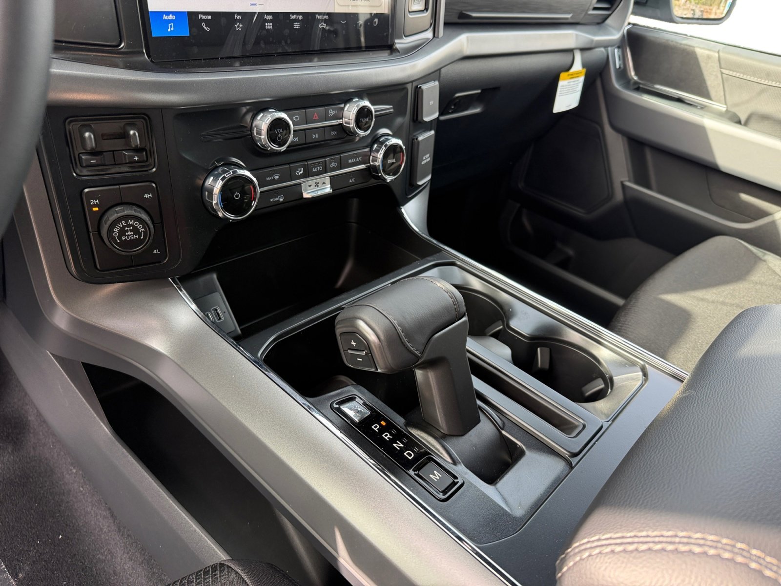 New 2026 Oxford White Ford XLT image 13