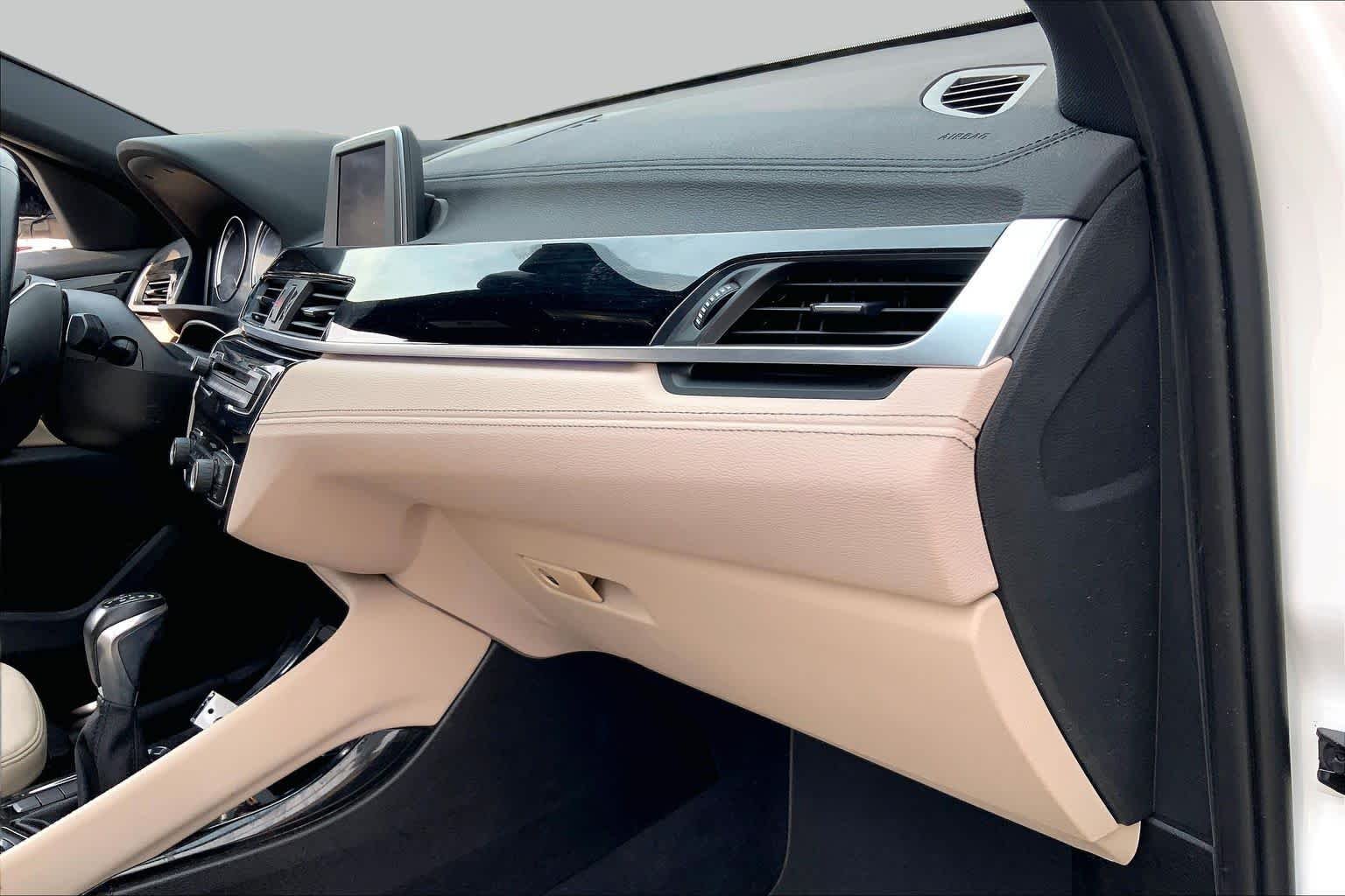 Used 2018 Alpine White BMW sDrive28i image 19