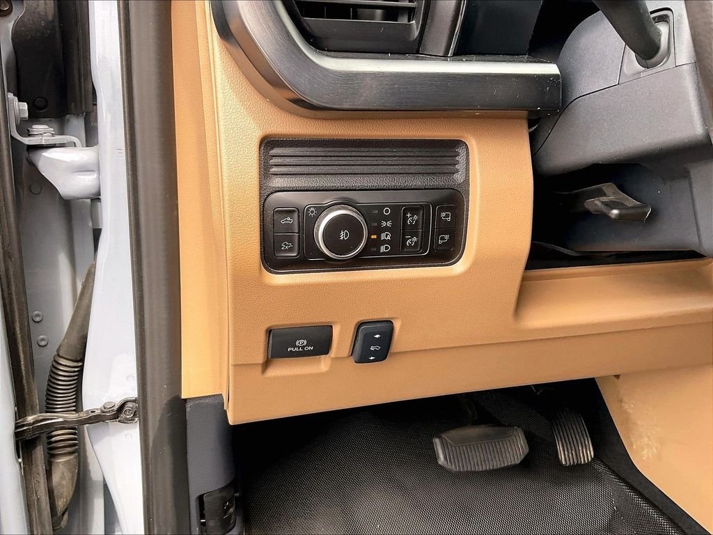 Used 2026 Glacier Gray Metallic Tri-Coat Ford Lariat image 26