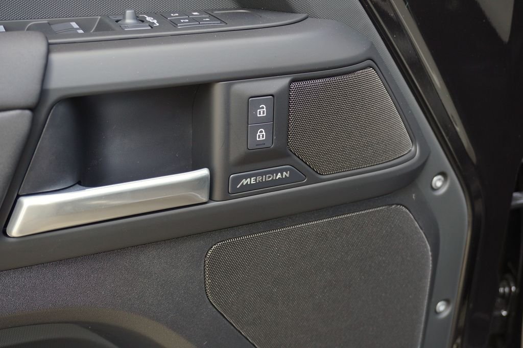 New 2026 Santorini Black Land Rover S image 10
