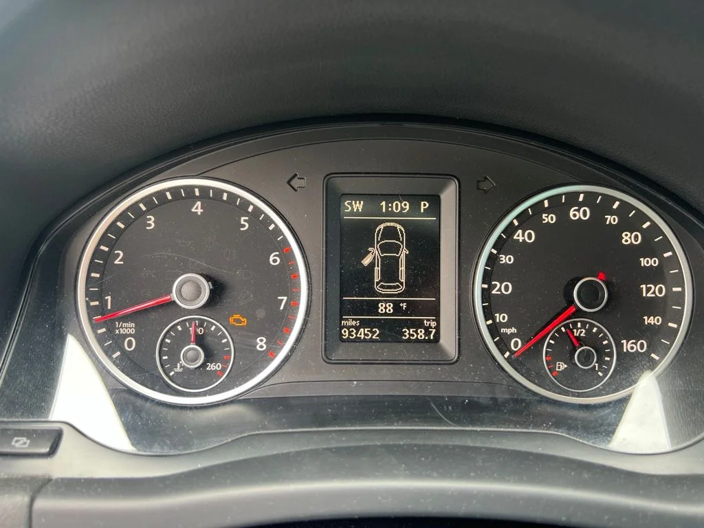 Used 2011 Silver Volkswagen  image 6