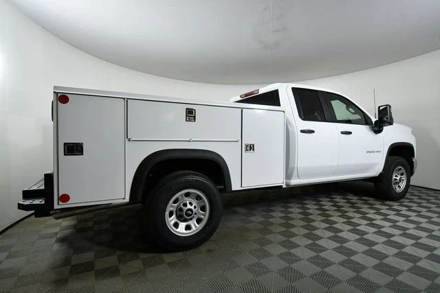 New 2026 Summit White Chevrolet WT image 10