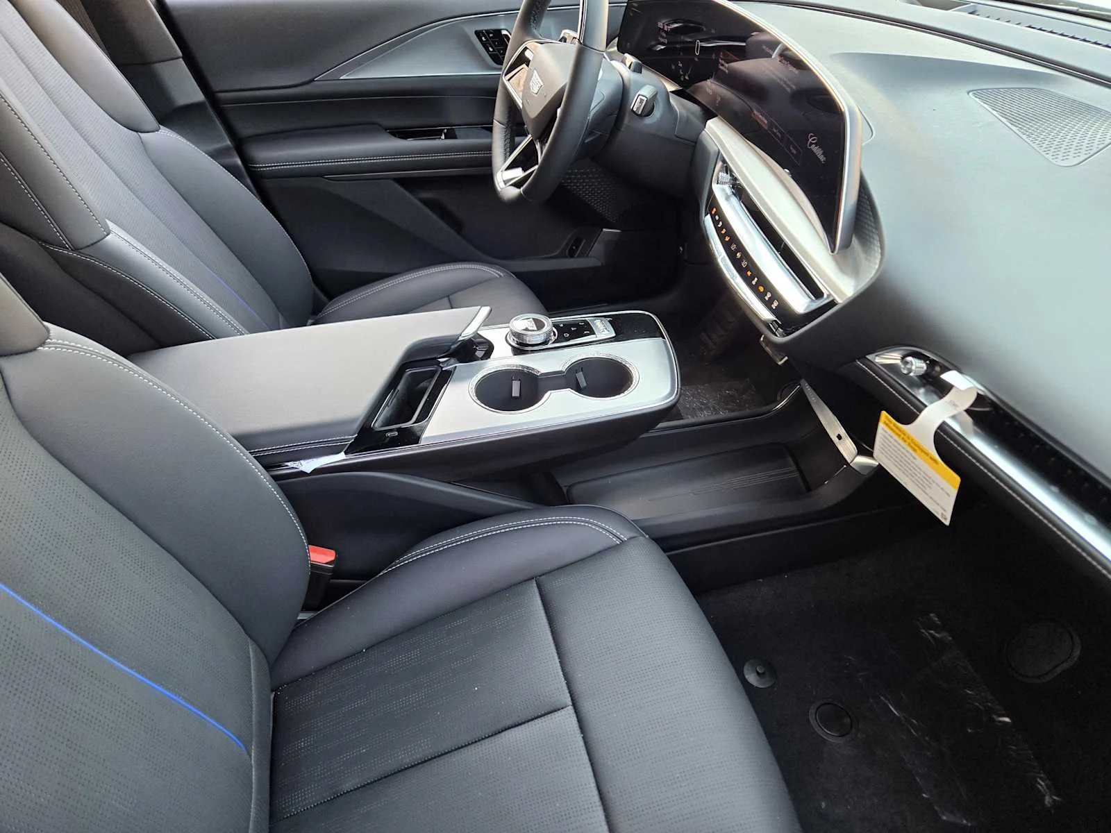 2027 Cadillac LYRIQ Luxury - Photo 9