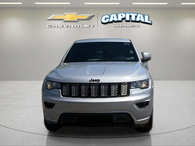 Used 2019 Silver Jeep Altitude 4x4 image 8
