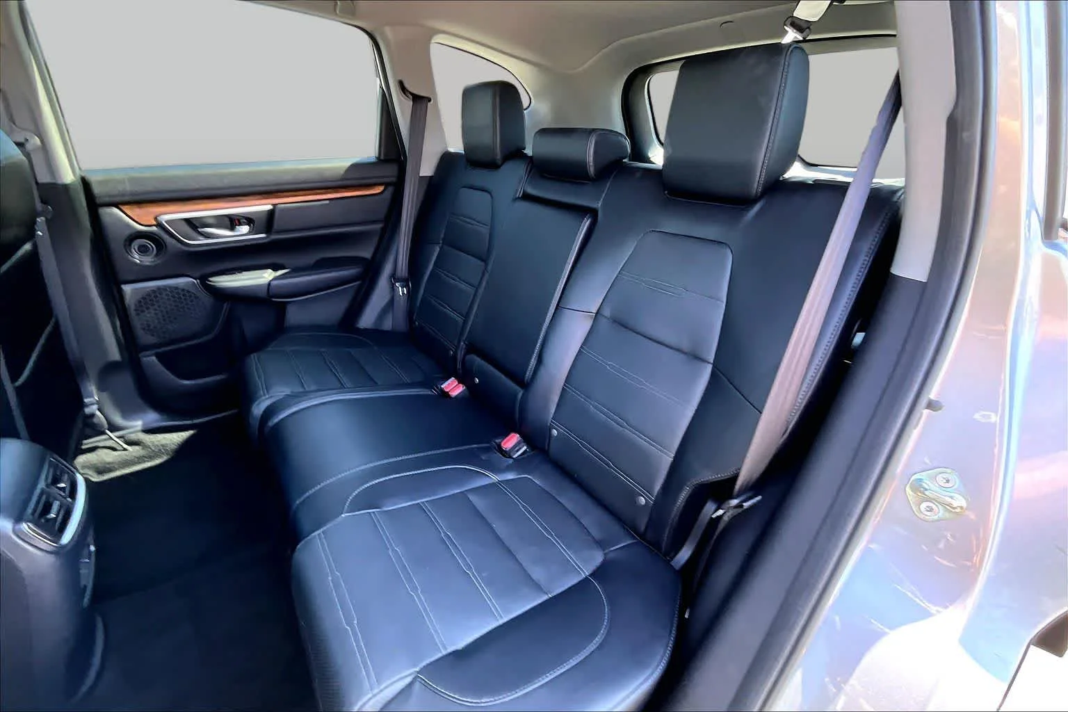 Used 2018 Lunar Silver Metallic Honda Touring image 18