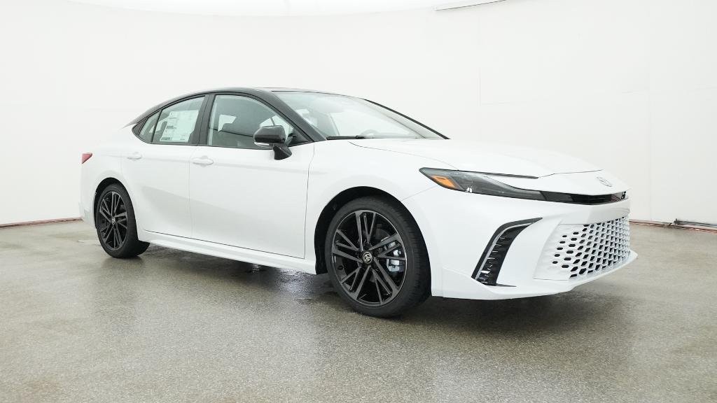 New 2026 Wind Chill Pearl with Midnight Black Metallic roof Toyota XSE image 3