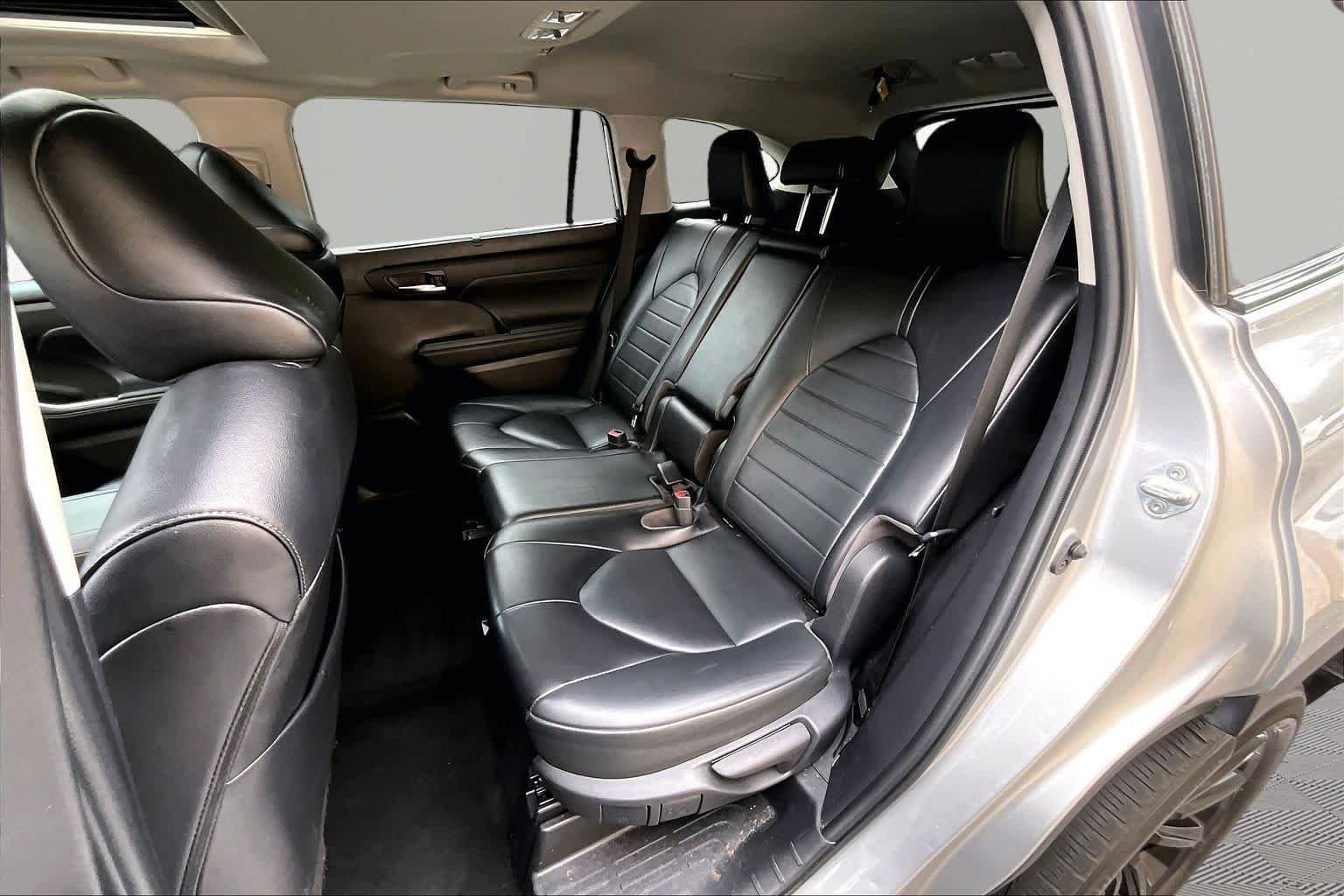 Used 2022 Celestial Silver Metallic Toyota XLE image 21