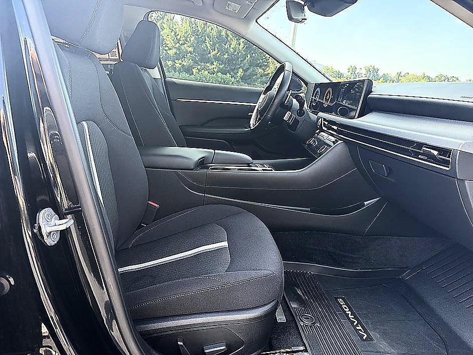 Certified Used 2025 Abyss Black Hyundai SEL image 20