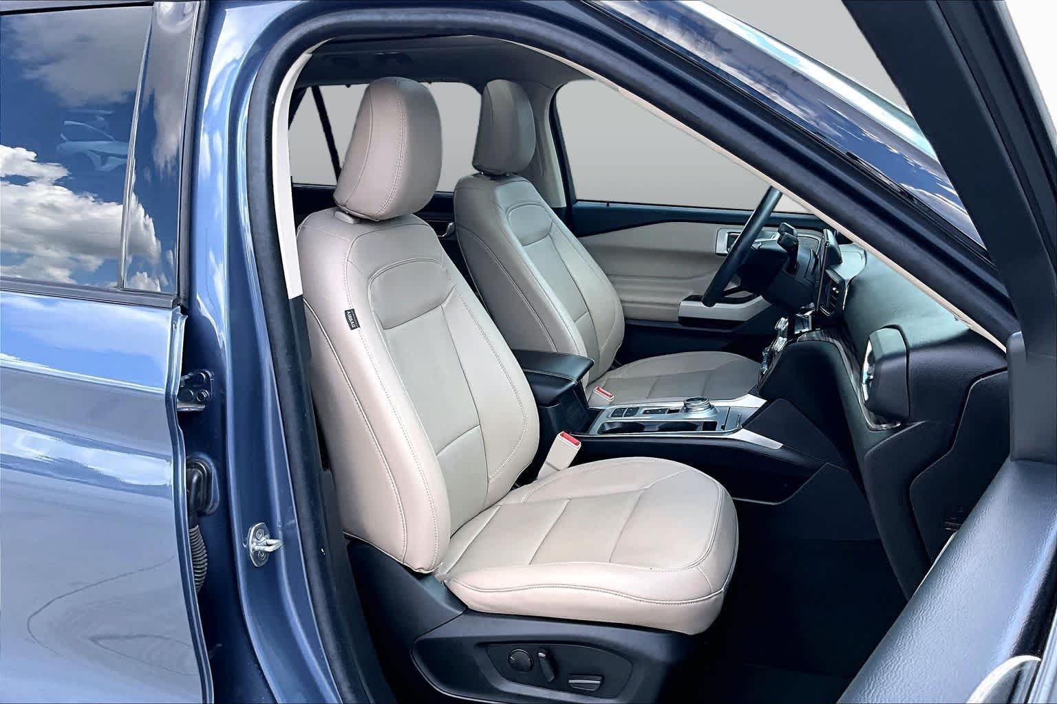 Used 2021 Infinite Blue Metallic Tinted Clearcoat Ford Limited image 9
