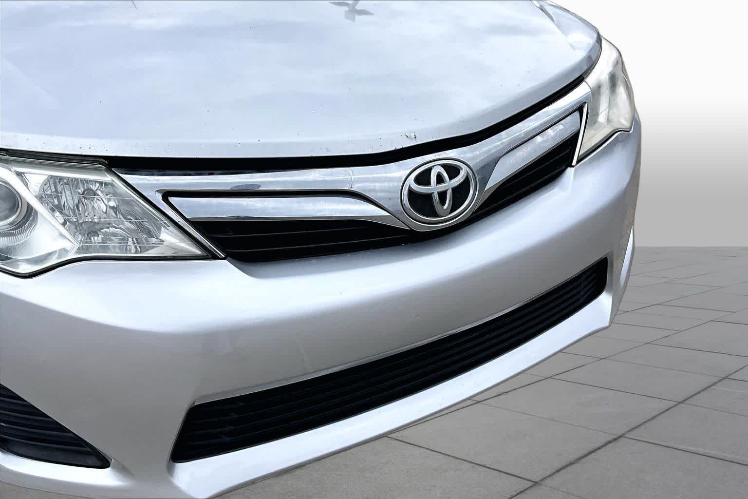Used 2012 Classic Silver Metallic Toyota LE image 29
