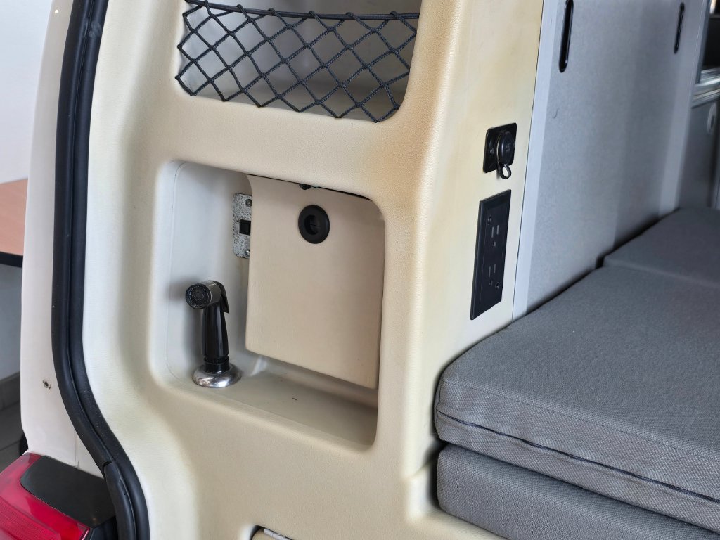 Used 2001  Volkswagen GLS image 17