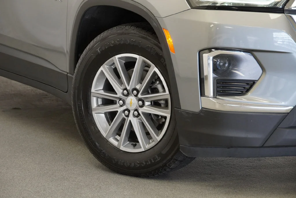 Used 2023 STERLING GRAY METALLIC Chevrolet LT Cloth image 7